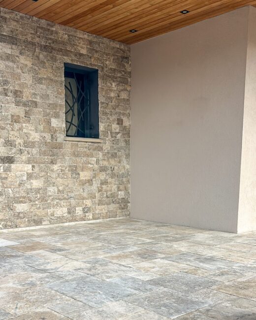 Carrelage&#x20;effet&#x20;pierre&#x20;naturelle&#x20;terrasse&#x20;&#x3A;&#x20;avantages&#x20;et&#x20;conseils